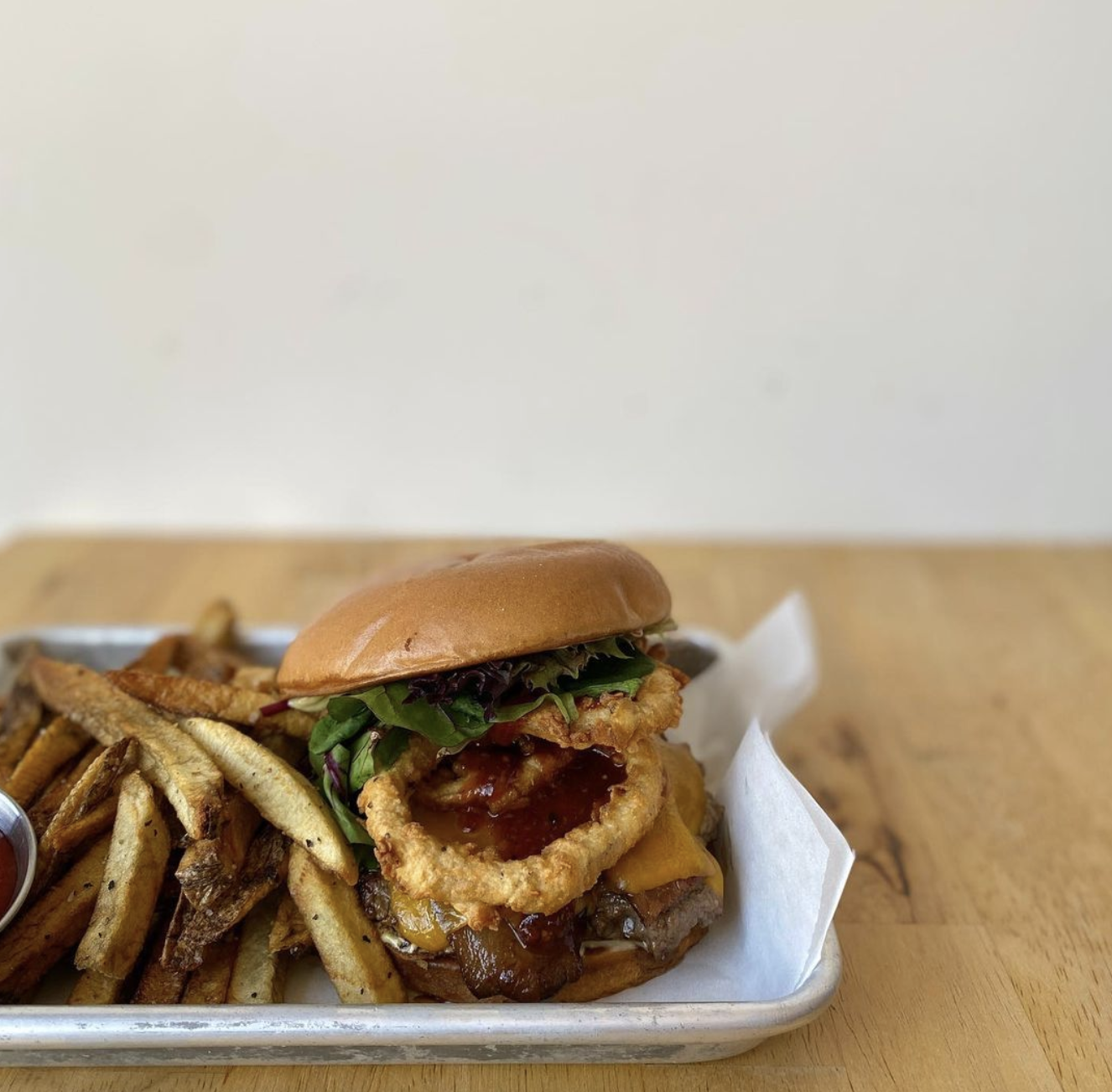 5 Must-Try Burgers in Knoxville