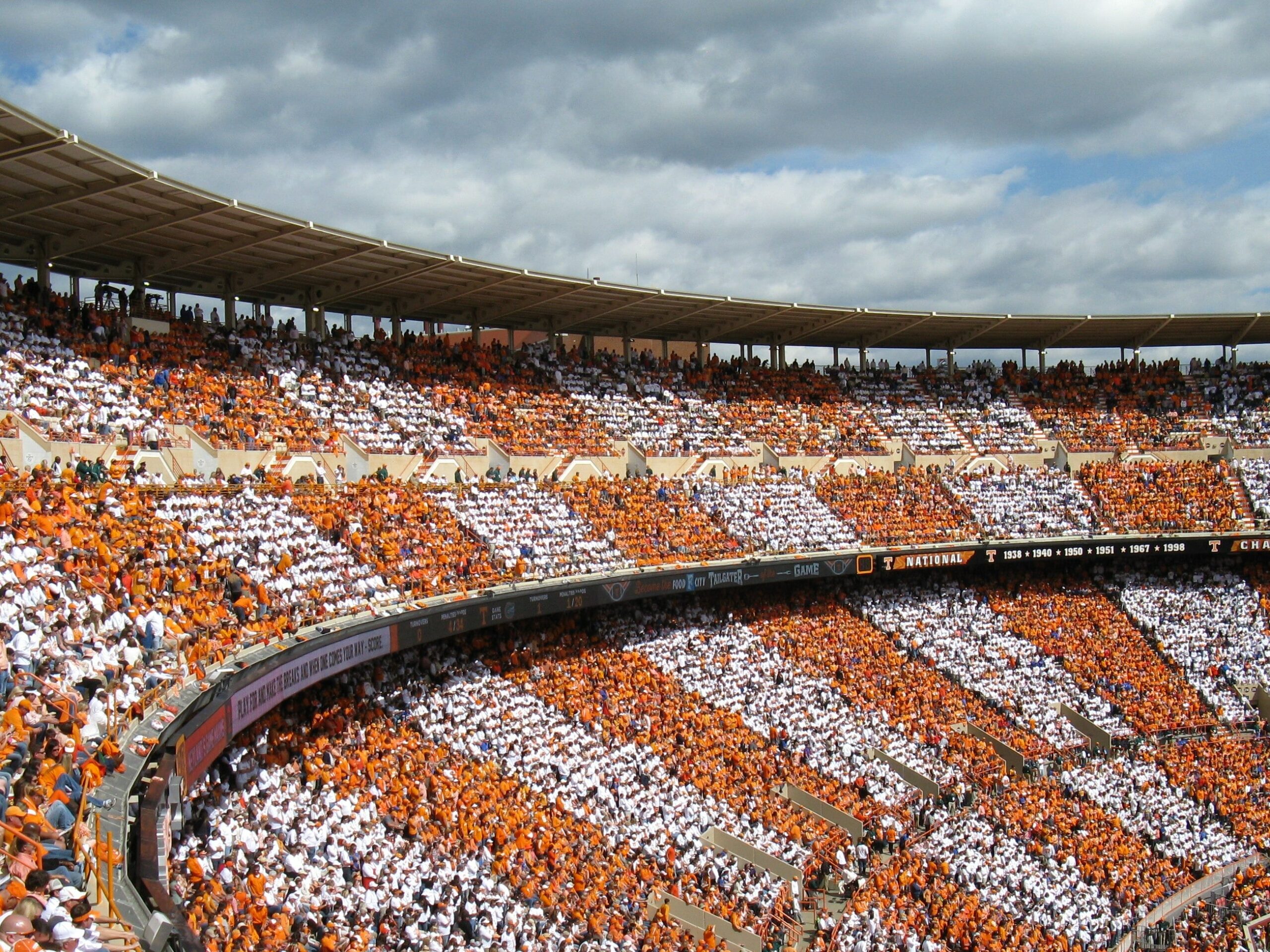 7 Best Spots to Watch a UT Football Game